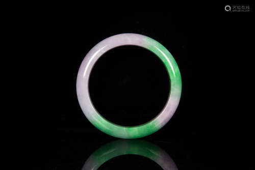 GREEN AND LAVENDER JADEITE ROUND BANGLE