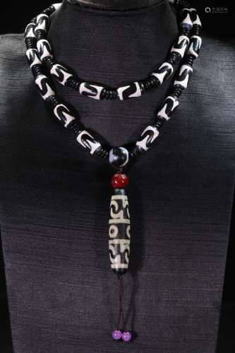 A Tibetan Dzi Necklace