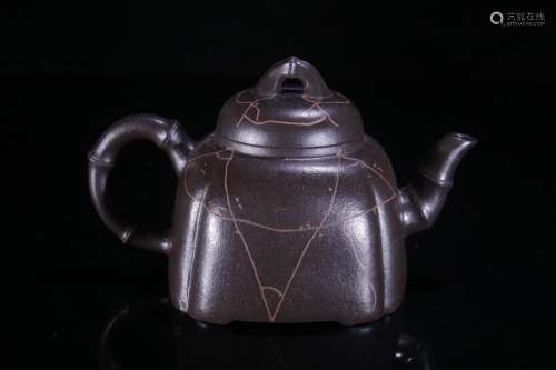 A Zisha Teapot With Bamboo Joint Pattern