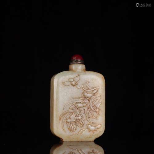 A Hetian Jade Potery Carved Snoof Bottle