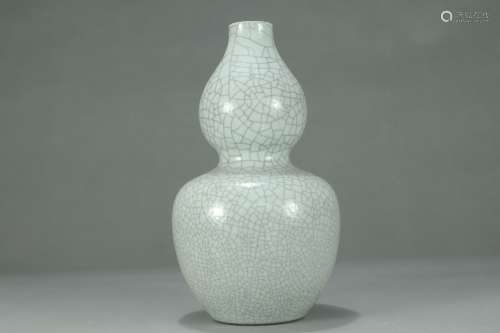 A Daqing-Qianlong Mark Ge Glaze Gourd Vase