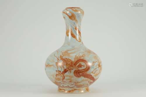 A Daqing-Yongzheng Mark Alum Red Garlic Vase