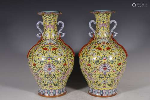 A Porcelain Yellow Glaze Vase