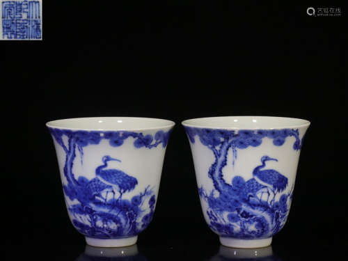 PAIR OF BLUE AND WHITE 'CRANES' TEA CUPS