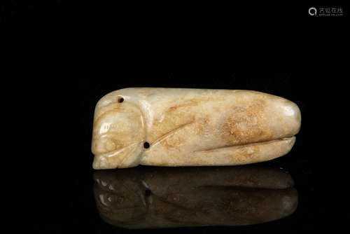 ARCHAIC WHITE JADE CARVED 'DRAGON' ORNAMENT