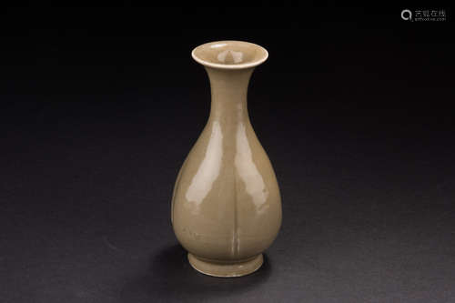 LONGQUAN WARE LOBED VASE