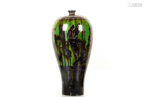 GREEN AND BLACK GLAZED VASE, MEIPING