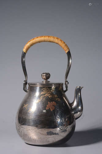 JAPANESE SHOWA PERIOD GILT SILVER 'LANDSCAPE SCENERY' TEAPOT WITH LIFTING HANDLE