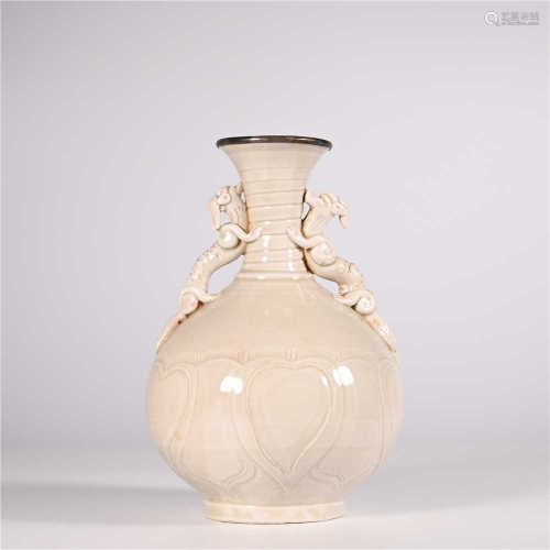 Double ear bottle of Ding kiln in Song Dynasty