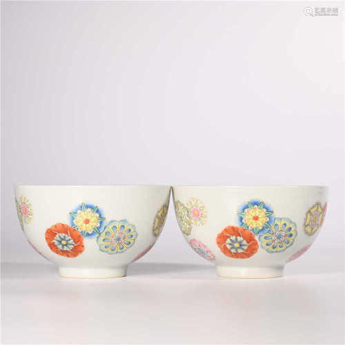 A pair of Yongzheng pink ball bowl in Qing Dynasty