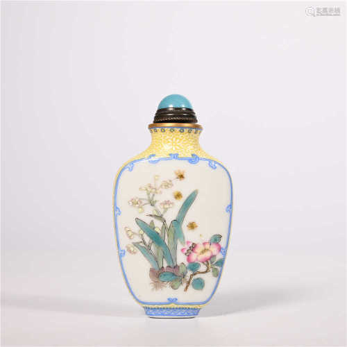 Qing Dynasty Qianlong pink flower pattern snuff bottle