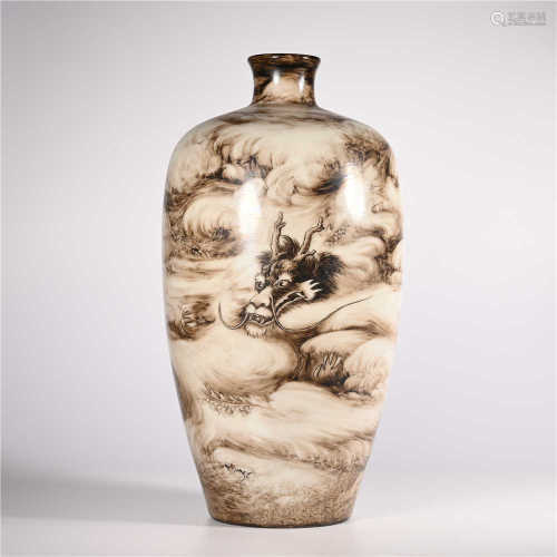 Qing Dynasty Qianlong ink color dragon bottle