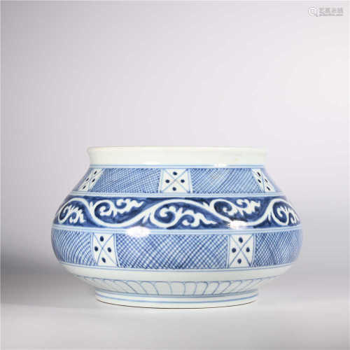 Blue and white fish basket in Xuande of Ming Dynasty