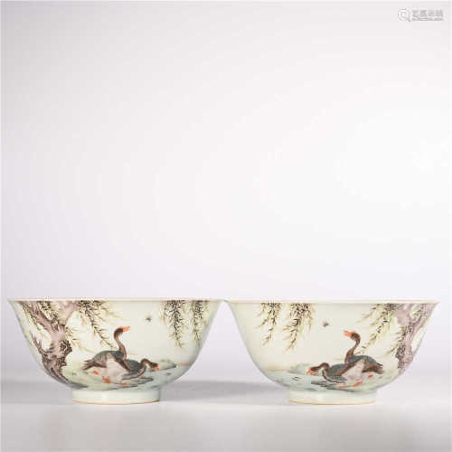 A pair of Yongzheng famille rose bowls in Qing Dynasty