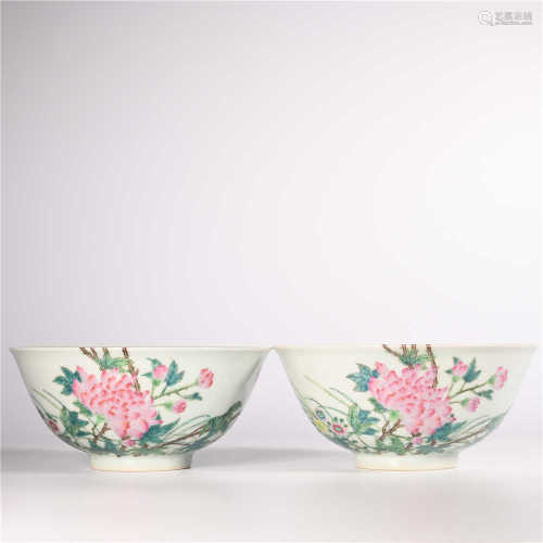A pair of Yongzheng flower bowls in Qing Dynasty