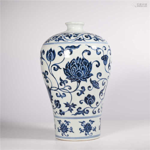 Yongle blue and white lotus vase in Ming Dynasty