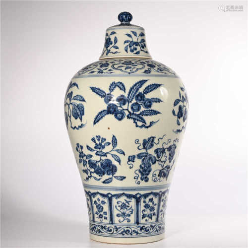 Yongle blue and white plum vase in Ming Dynasty