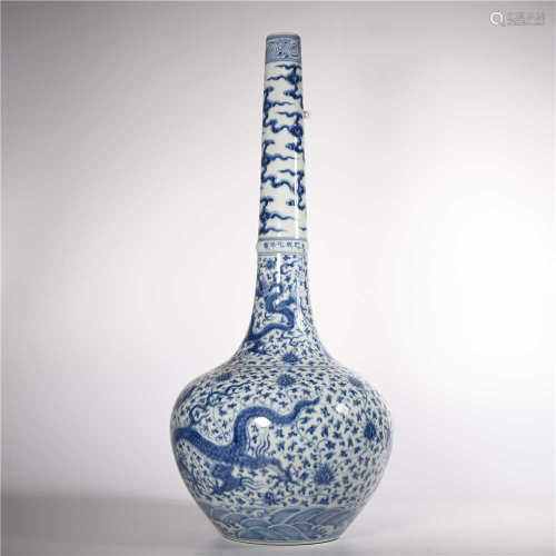 Blue and white dragon neck bottle of Chenghua in Ming Dynasty