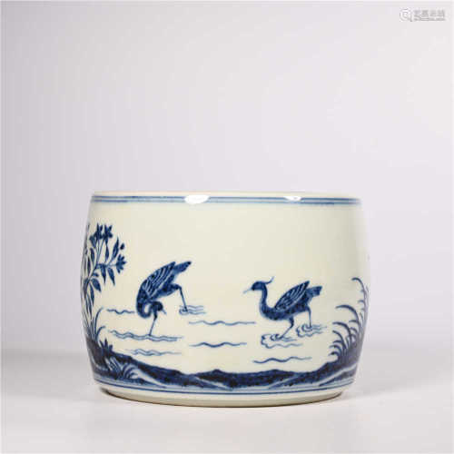 Ming Dynasty Xuande blue and white flower and bird covered jar