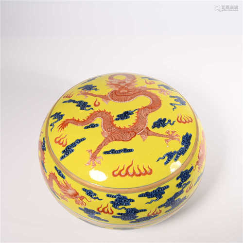 Qing Dynasty Qianlong powder color dragon pattern cover box