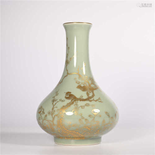 Qing Dynasty Qianlong blue glaze bottle