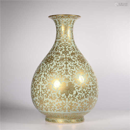 Qing Dynasty Qianlong green glazed jade pot spring vase