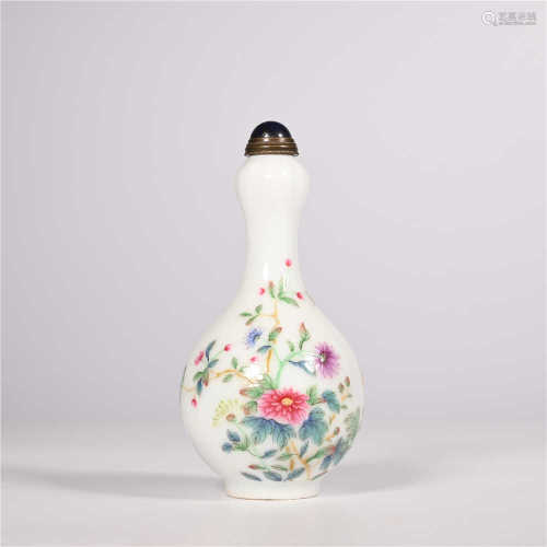 Qing Dynasty Yongzheng pink flower pattern snuff bottle