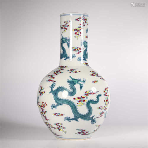 Qing Dynasty Yongzheng pastel dragon vase