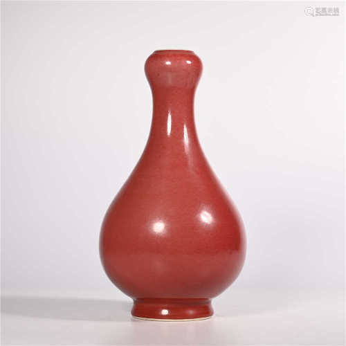 Qing Dynasty Kangxi red glaze garlic bottle