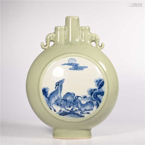 Qing Dynasty Qianlong green glazed flat pot