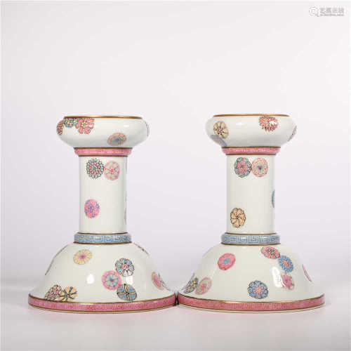 A pair of candlesticks with pink ball pattern in Yongzheng of Qing Dynasty
