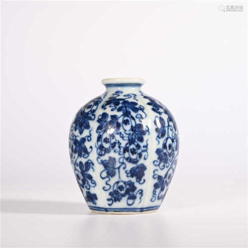 Qing Dynasty Yongzheng blue and white small pot