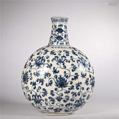 Xuande blue and white lotus pattern flat pot in Ming Dynasty