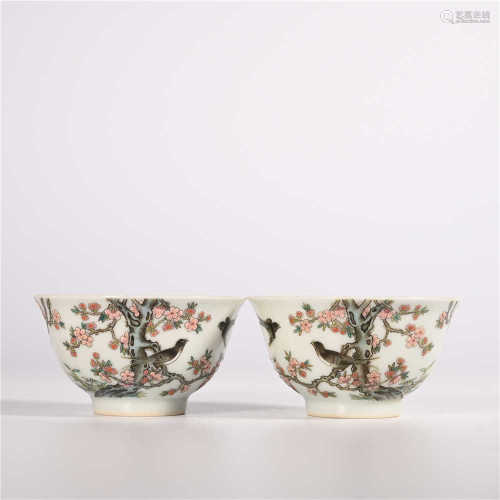 A pair of painted flower and bird bowls in Yongzheng of Qing Dynasty