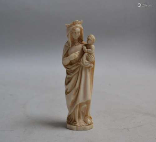 DIEPPE Vierge à l'enfant en ivoire sculpté XIXème …