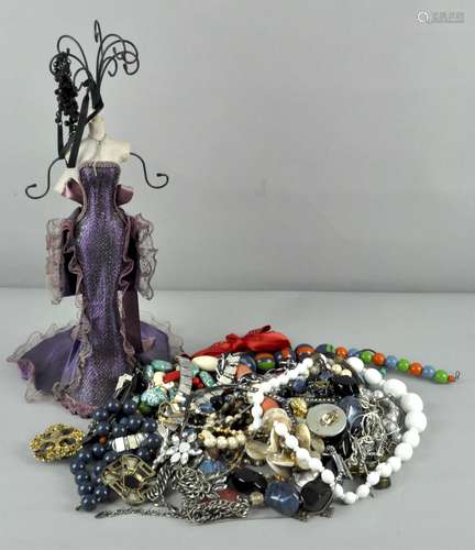 A collection of costume jewellery,