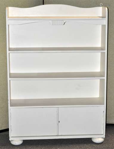 A white painted bookcase on bun feet, Measures; 107cm high.