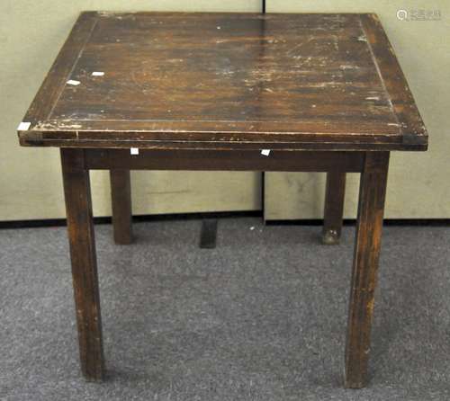 An 20th century oak draw leaf table, raised upon square and reeded legs,