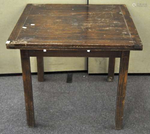 An 20th century oak draw leaf table, raised upon square and reeded legs,