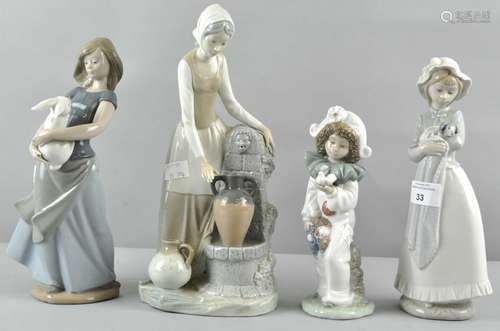 Four Nao female figures,