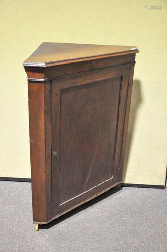 A late 19th century mahogany corner cabinet 95cm x 80cm