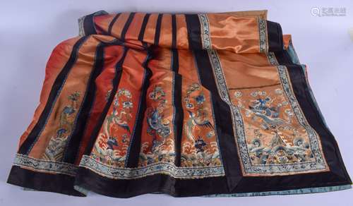 A LOVELY 19TH CENTURY CHINESE ORANGE SILK WORK EMBROIDERED SKIRT Qing, decorated with dragons, phoen