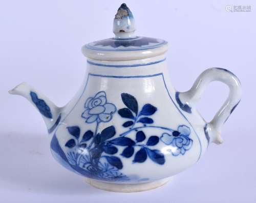 A 17TH/18TH CENTURY CHINESE BLUE AND WHITE TEAPOT AND COVER Kangxi/Yongzheng, painted with flowers.