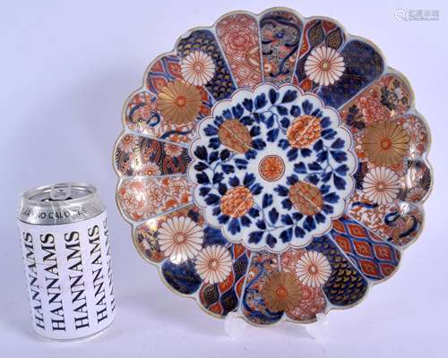 AN 18TH CENTURY JAPANESE EDO PERIOD IMARI FLUTED DISH painted with chrysanthemum 23 cm wide.