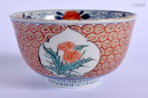 A SMALL 18TH CENTURY JAPANESE EDO PERIOD IMARI BOWL painted with floral sprays. 12 cm diameter.