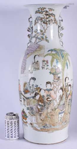 A LARGE EARLY 20TH CENTURY CHINESE FAMILLE ROSE PORCELAIN VASE Late Qing/Republic, painted with fema