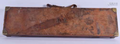 AN ANTIQUE LEATHER GUN CASE. 80 cm x 20 cm.