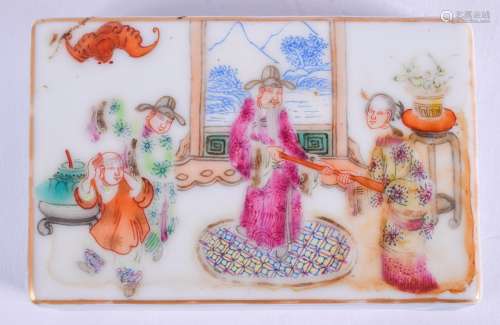 A VERY RARE 19TH CENTURY CHINESE FAMILLE ROSE PORCELAIN SCROLL WEIGHT Qing, painted with four figure