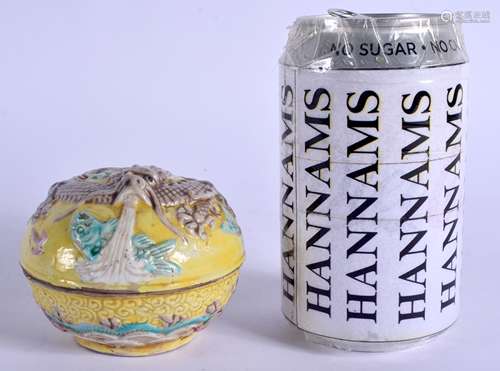 AN EARLY 20TH CENTURY CHINESE PORCELAIN BOX AND COVER Qing, bearing Qianlong marks to base. 8.5 cm d