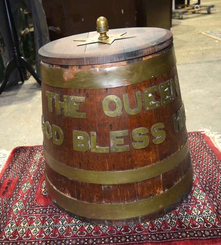 A LARGE ANTIQUE THE QUEEN GOD BLESS HER RUM OAK BARREL. 58 cm x 30 cm.